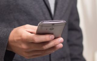 telephone-586268_1920-min